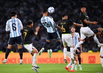 Salto y cabezazo letal: así fue el gol del Cuti Romero frente a Bolivia tras ser confirmado como el capitán de la selección argentina