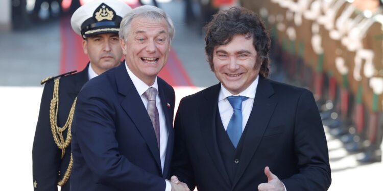 Efectos de la «malvinización» de Milei: presionan a Kast para reforzar el control sobre el estrecho de Magallanes y la apertura de la ruta comercial a las islas