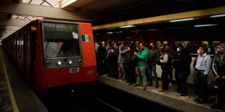 ¿Qué está pasando en el Metro y Metrobús hoy 13 de octubre? Manifestaciones provocan cortes en las líneas 1, 3, 4 y 7 del Metrobús