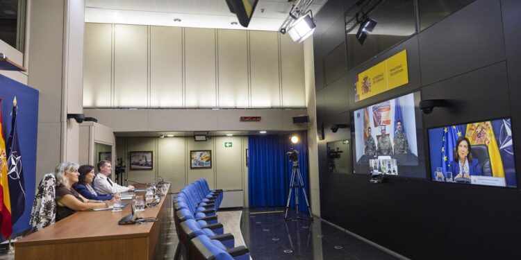 Robles traslada a las tropas españoles en Letonia que son la «máxima expresión» del «compromiso» de España con la OTAN