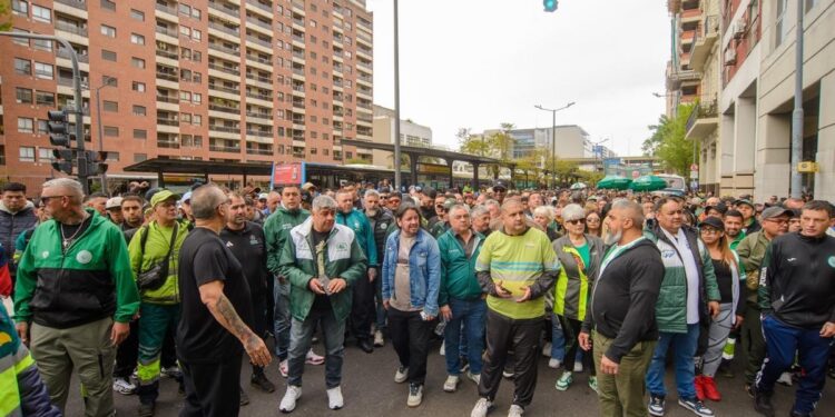 Recolección de residuos: la Ciudad no prevé indemnizar y crece la tensión con Moyano