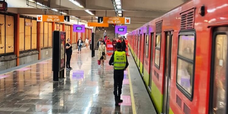 ¿Qué está pasando en el Metro CDMX y Metrobús hoy 5 de octubre?