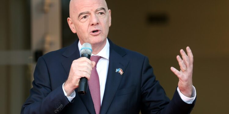 Denuncian a Infantino por fraude fiscal y la FIFA salió a desmentirlo