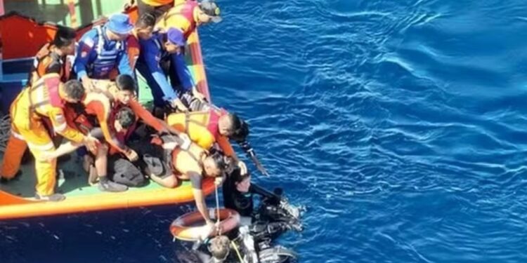Tres turistas y un guía desaparecieron mientras buceaban en Indonesia: los encontraron flotando en el mar tras una búsqueda de 24 horas