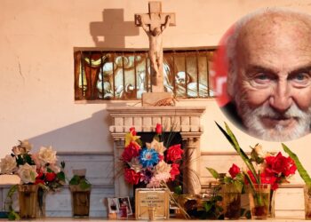 Héctor Alterio volvió a casa: sus cenizas fueron depositadas en el Panteón de Actores de la Chacarita
