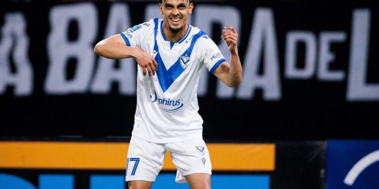 Ronaldo Martínez: su tremenda racha con Vélez, goleador del torneo y una chilena que «debería ser» de Puskás