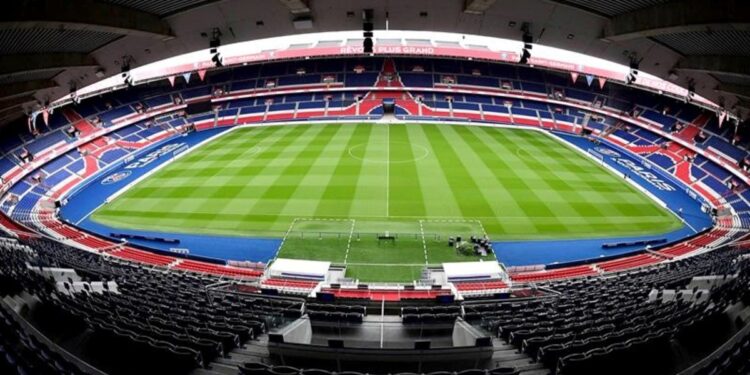 Paris Saint Germain ofrece productos de higiene menstrual en el Parque de los Príncipes