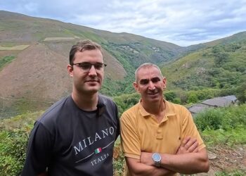 Sus abuelos fueron los últimos habitantes permanentes de un pueblo asturiano: ahora Damián, de 24 años, busca darle una segunda vida