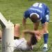 Video: le pegó a un rival que estaba caído en el piso