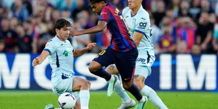 Video: el error de un defensor argentino que provocó el gol del Barcelona