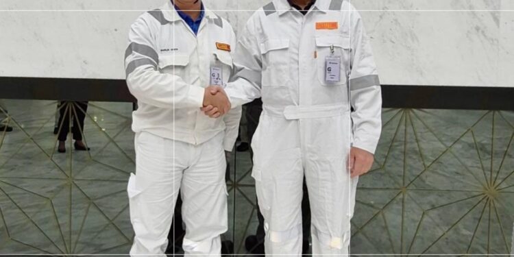 El canciller visitó en Singapur un astillero que reparará un buque contratado por las Malvinas para el proyecto Sea Lion