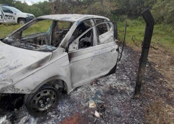 Hallan un cuerpo en un auto quemado y creen que es el hijo de un comisario antidrogas retirado de Misiones
