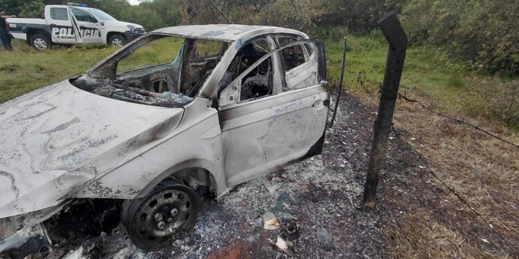 Hallan un cuerpo en un auto quemado y creen que es el hijo de un comisario antidrogas retirado de Misiones