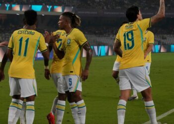 Fiesta de Brasil en Calcuta: aplastó a India y suma confianza