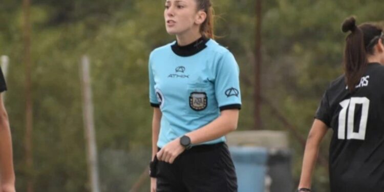 Historia en el Ascenso: Ariadna Palacios será la primera mujer en dirigir un partido de la Primera B