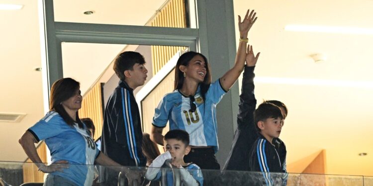 La familia Messi, presente en el Monumental para la despedida de Leo