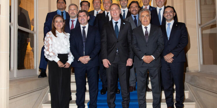El Gobierno apura el pacto con los gobernadores radicales para suspender las PASO y apuesta a lograr la media sanción del Senado antes de fin de mes