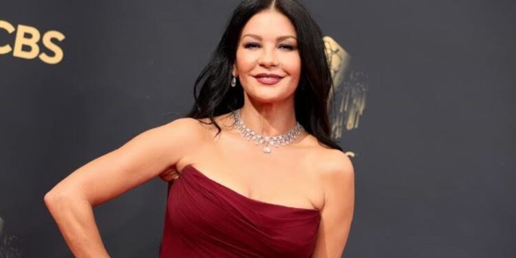 Catherine Zeta-Jones, sobre su primer encuentro con Antonio Banderas en 1998: «Cuando conocí a Antonio, me temblaban las rodillas»
