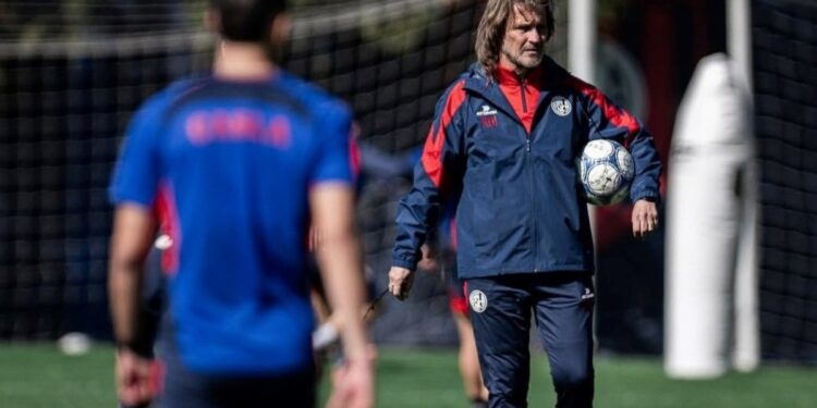Ruben Darío Insua: del «Farías va de enganche» a los tres cambios para visitar a Defensa