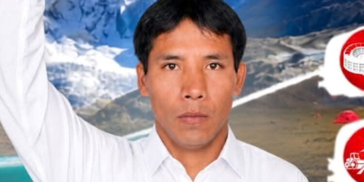 Quién es Hitler Mussolini Simeon Flores, el político que fue elegido alcalde en Perú por un partido de centroizquierda