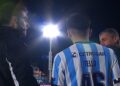 Video: a Conechny le aplicaron la regla de los 10 segundos