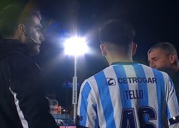 Video: a Conechny le aplicaron la regla de los 10 segundos