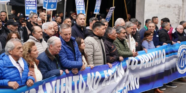 La CGT vuelve a protestar contra Milei con una marcha al centro porteño en defensa de la industria nacional