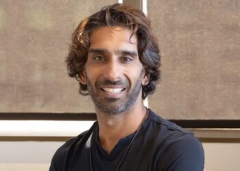 Se hizo millonario antes de los 30, terminó en el hospital, y años después creó un negocio de 825 millones de dólares: la historia de Rahul Vohra