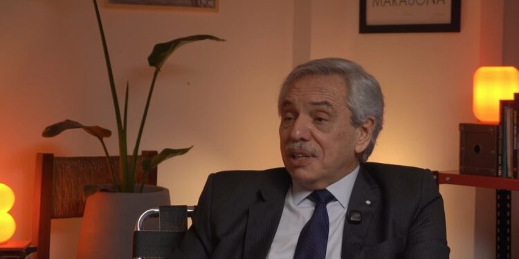 Alberto Fernández dijo que si le hacía caso a Cristina Kirchner «hubiera estallado la economía y Argentina en mil pedazos»