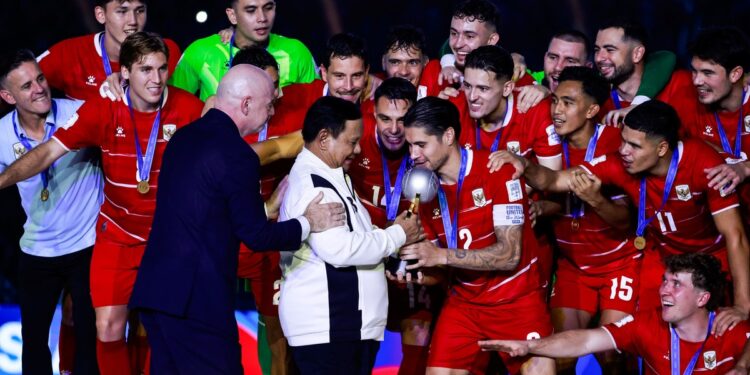 Infantino por la reelección: se mostró en Asia, un bastión