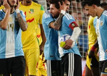 Con siete zurdos, los once que terminaron jugando en la Selección en la despedida de Messi