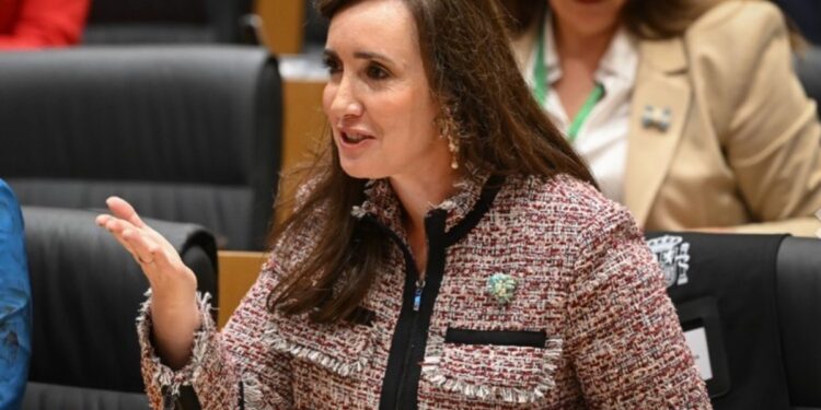 «Ninguna tecnología reemplaza la dignidad del trabajo»: Villarruel llamó a regular la inteligencia artificial en el Foro Iberoamericano de Madrid