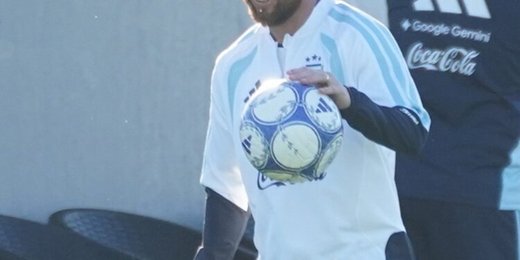 Leo y diez más: el once que arrancará en la despedida