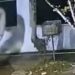 La golpeó con un casco, la pateó y la arrastró por el suelo: la brutal agresión de un hombre a su ex pareja en plena calle
