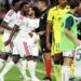 Vinicius les pidió perdón a los hinchas por el tirón de pelo y Mourinho suspendió la conferencia de prensa