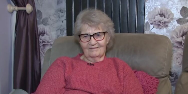 Una jubilada viuda de 77 años asegura: «Gasto unos 58 euros a la semana en gasolina, que es más de lo que gasto en comida»