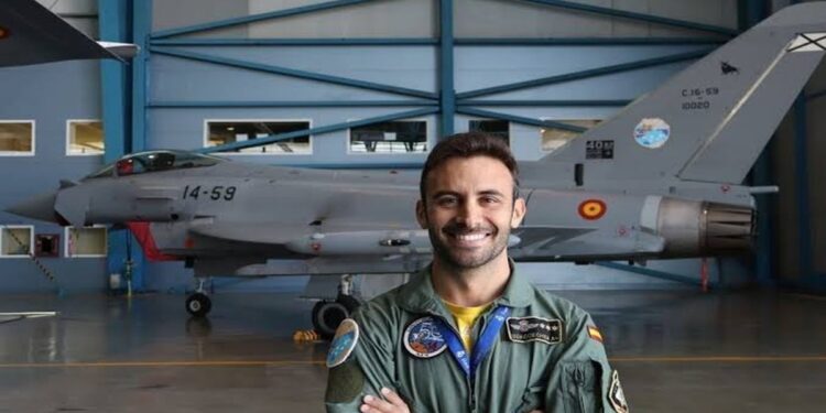 Juan Bengoechea, piloto de Eurofighter, cuenta qué ocurre cuando acumulas años de experiencia: «Cuando adquieres una experiencia muy alta, puedes empezar a ejercer más responsabilidad»