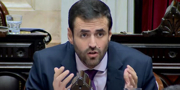 Pidieron la indagatoria de un dirigente de La Cámpora por usar a empleados del Congreso para crear noticias falsas