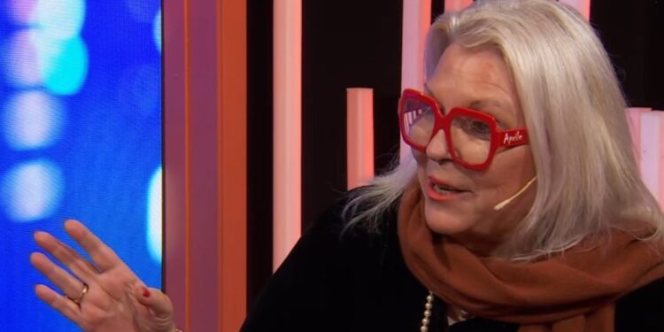 Elisa Carrió denunció a Javier Milei por abuso de autoridad y violencia de género por los insultos a una periodista