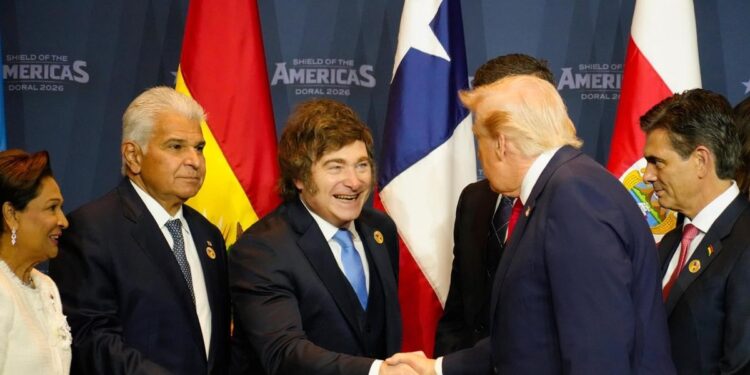 Milei emprende el martes su quinto viaje en el año a Estados Unidos y luego inicia otra excursión a España para apoyar a sus aliados de la derecha
