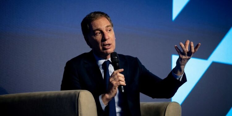 El Gobierno asegura que Bolsonaro entró y salió de Argentina sin impedimentos de Interpol, y se complica el vínculo con Brasil