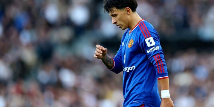 Lisandro Martínez está en el radar del Barcelona