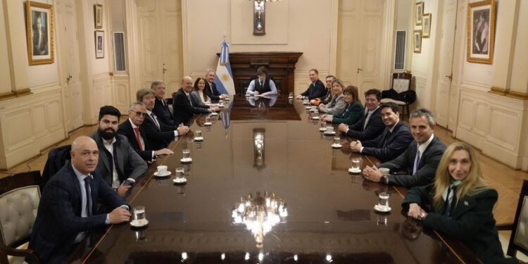 Javier Milei y sus medidas, EN VIVO: El Presidente reúne al Gabinete en Casa Rosada