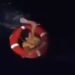 Una mujer fue hallada con vida en el mar tras pasar más de 20 horas a la deriva: la insólita explicación de la guardia costera