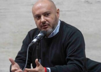 Un funcionario tucumano denunció que un chofer de Uber intentó secuestrar a su hija a la salida de la Facultad: «Reaccionó a tiempo y se lanzó del auto»