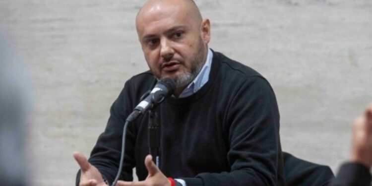 Un funcionario tucumano denunció que un chofer de Uber intentó secuestrar a su hija a la salida de la Facultad: «Reaccionó a tiempo y se lanzó del auto»