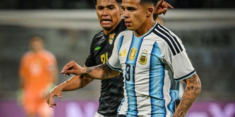 La emoción de Leo Flores por su debut: el pedido de Scaloni, el consejo de Paredes y «esto lo soñé de chiquito»