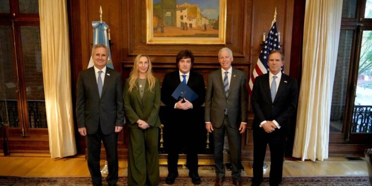 Milei cerró su visita a Washington con un acto contra el antisemitismo y una reunión con un alto funcionario de Trump