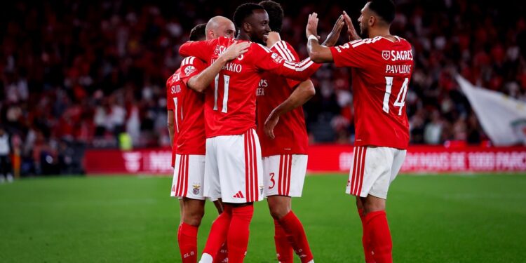 Con asistencia del Diablito Echeverri, Benfica ganó y se recuperó en la Liga de Portugal