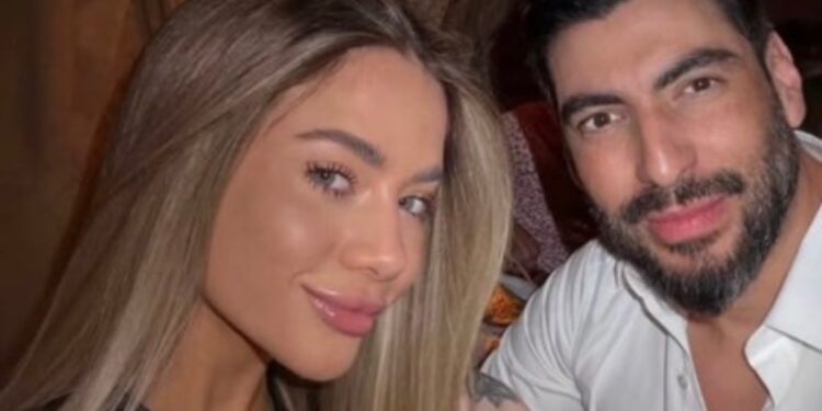 Facundo Moyano le envió a Moria Casán una foto junto a Candela Arizaga desde Madrid a pesar de la restricción de acercamiento